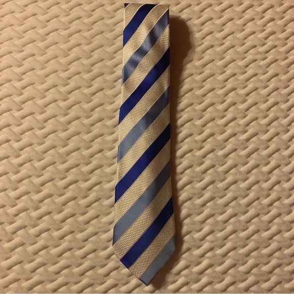 Donald J Trump Signature Collection Men’s Silk Necktie in Stipes Blue & White